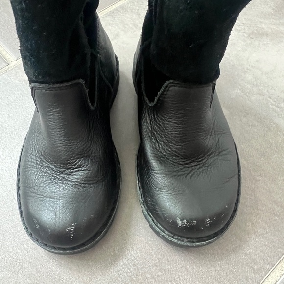 Ugg Boots and leather and suede - Picture 2 of 5